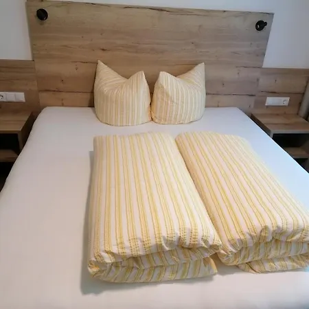 ألبس توكس شقة